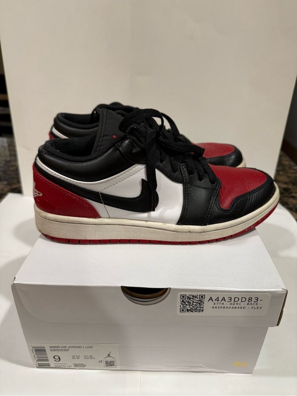 Jordan Low-Top Sneaker in Black/White/Red, men’s sz 7